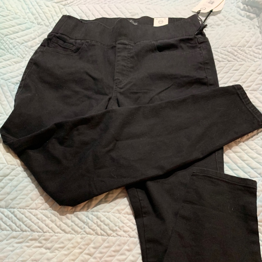Black stretch pull on jean/jegging